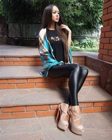 Bu qız gözəlliyi ilə hər kəsi heyran edir -  FOTOLAR